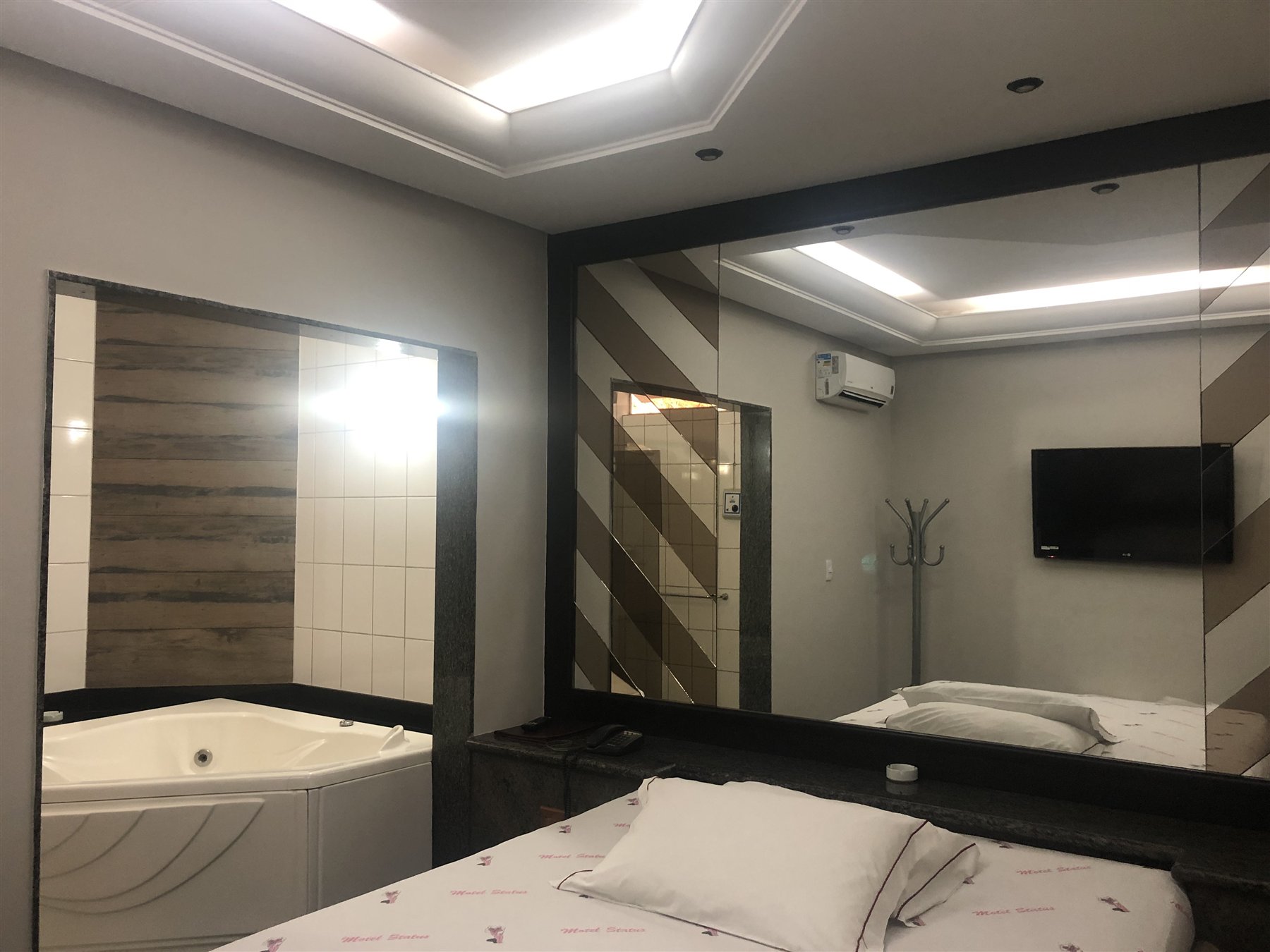 Quarto da suíte Hidro e Sauna